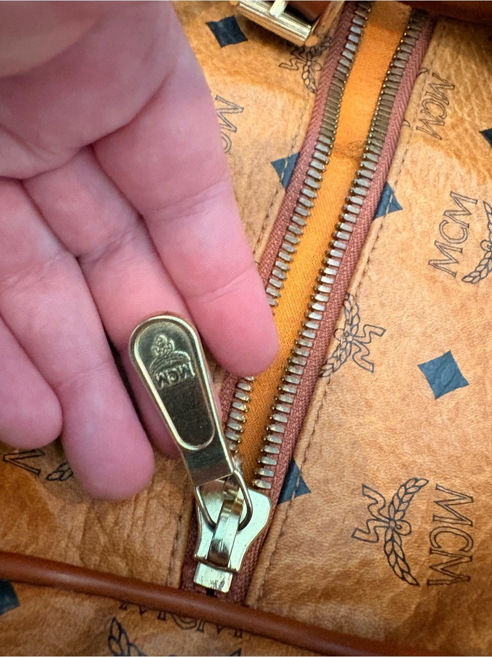 MCM Visetos Cognac Large Travel Duffle with COA NO STRAP - Picture 4 of 8